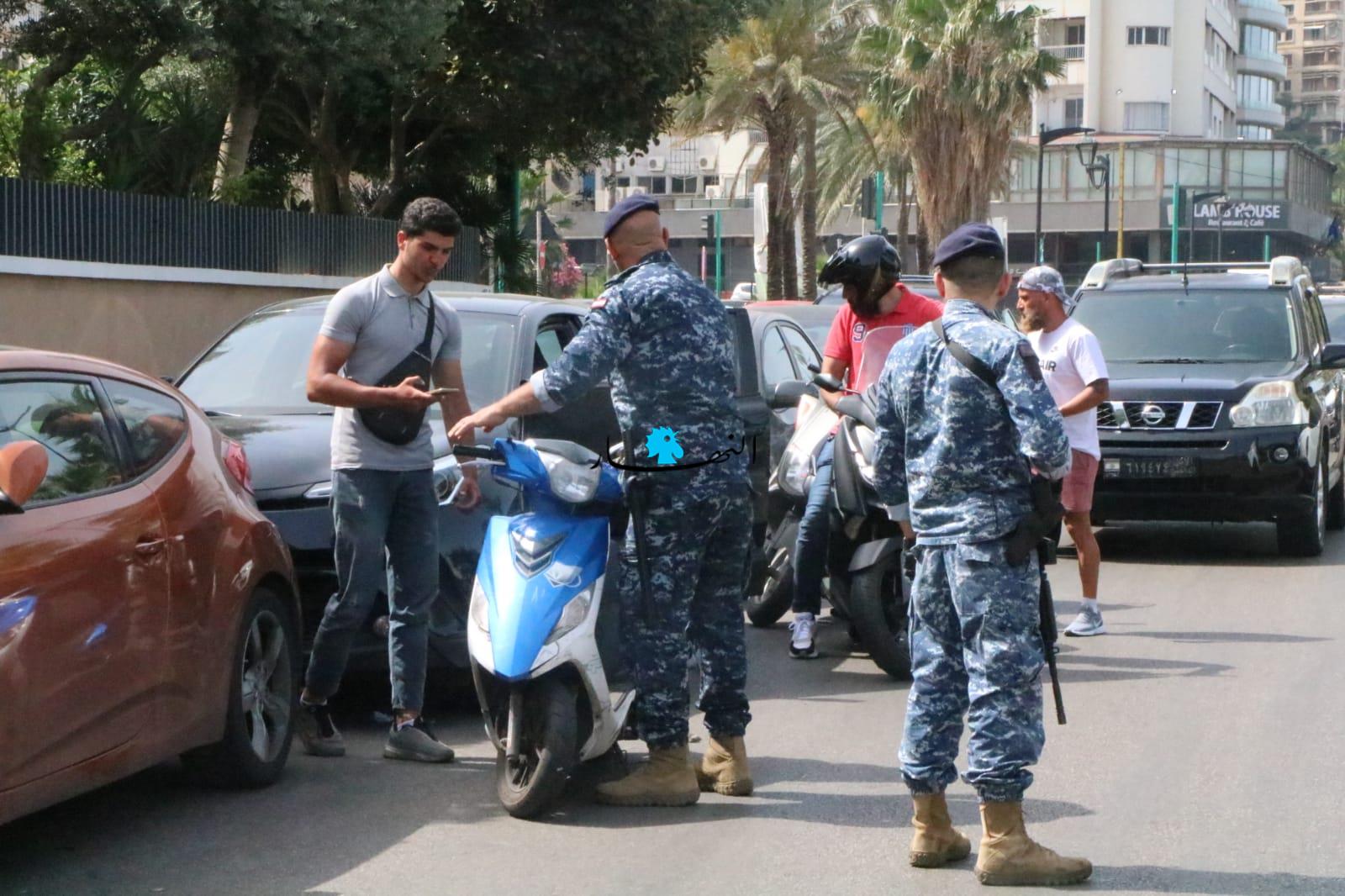 تراجع حركة إقامة الحواجز في بيروت وازدحام في مصلحة تسجيل السيارات (صور - فيديو)